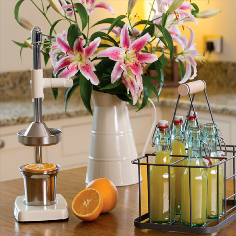 Kitchen Craft Living Nostalgia Lever Arm Juicer, Cream