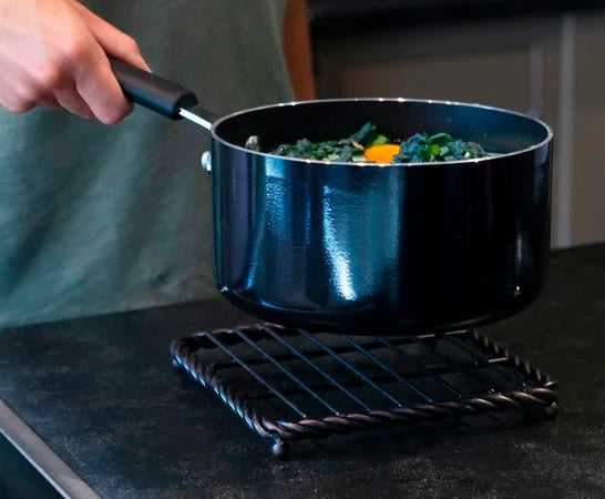 Mikasa Gourmet Trivet for Hot Pans with Rope Detailing, Wire, Black, 17.5 cm