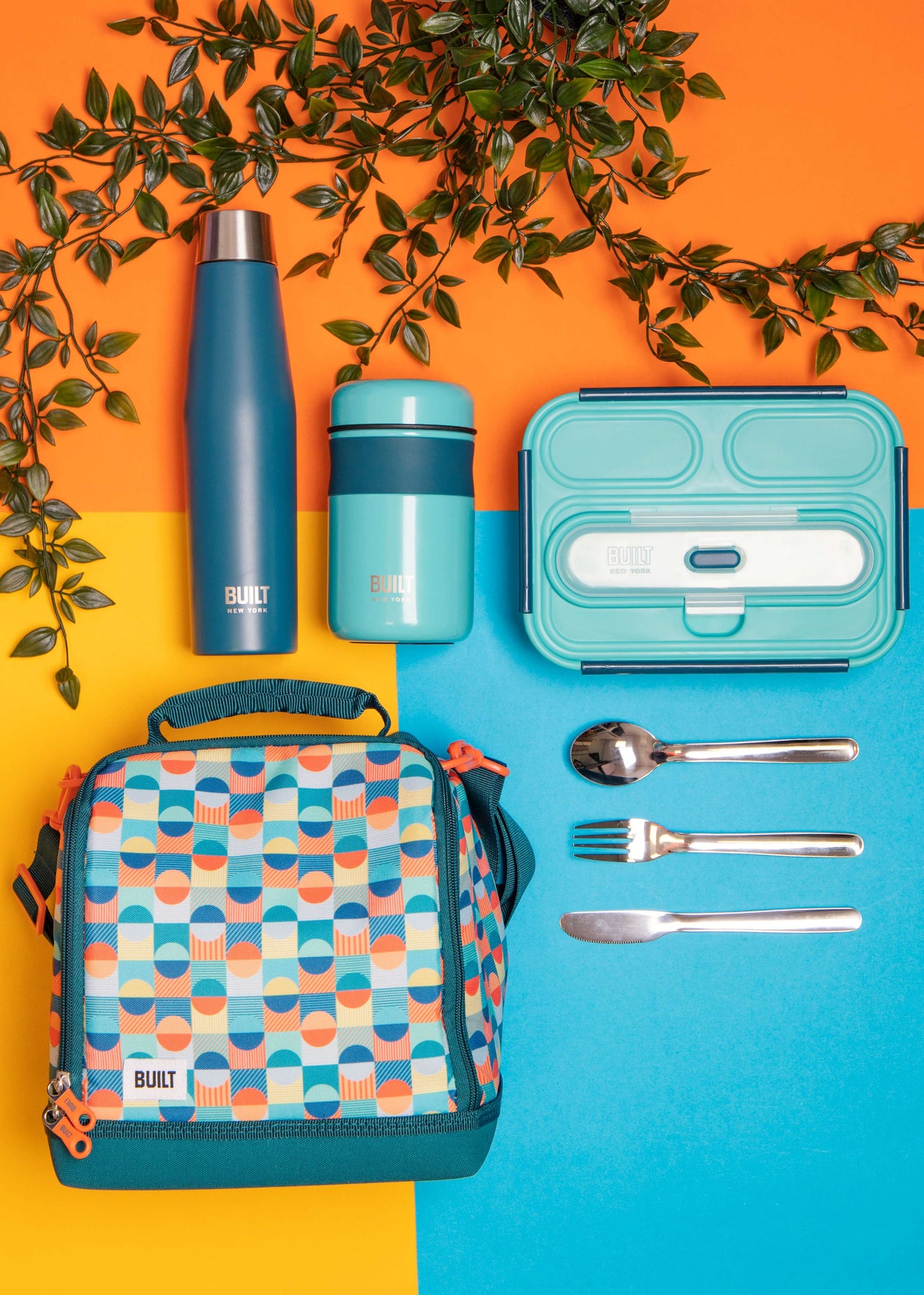 BUILT Retro Lunch Box with Cutlery - 1 L BUILT Retro Lunch Box with Cutlery - 1 L