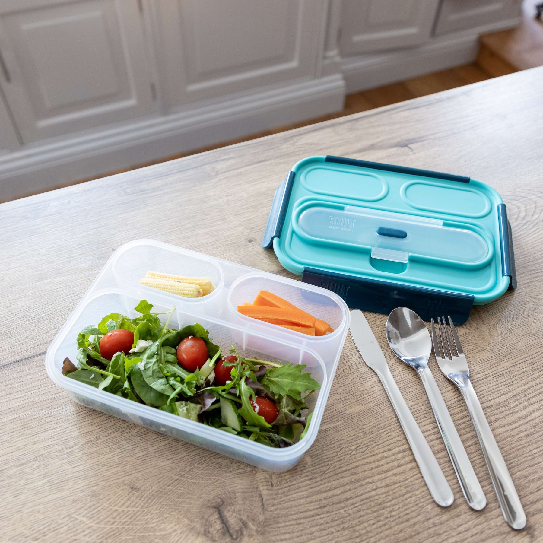 BUILT Retro Lunch Box with Cutlery - 1 L BUILT Retro Lunch Box with Cutlery - 1 L
