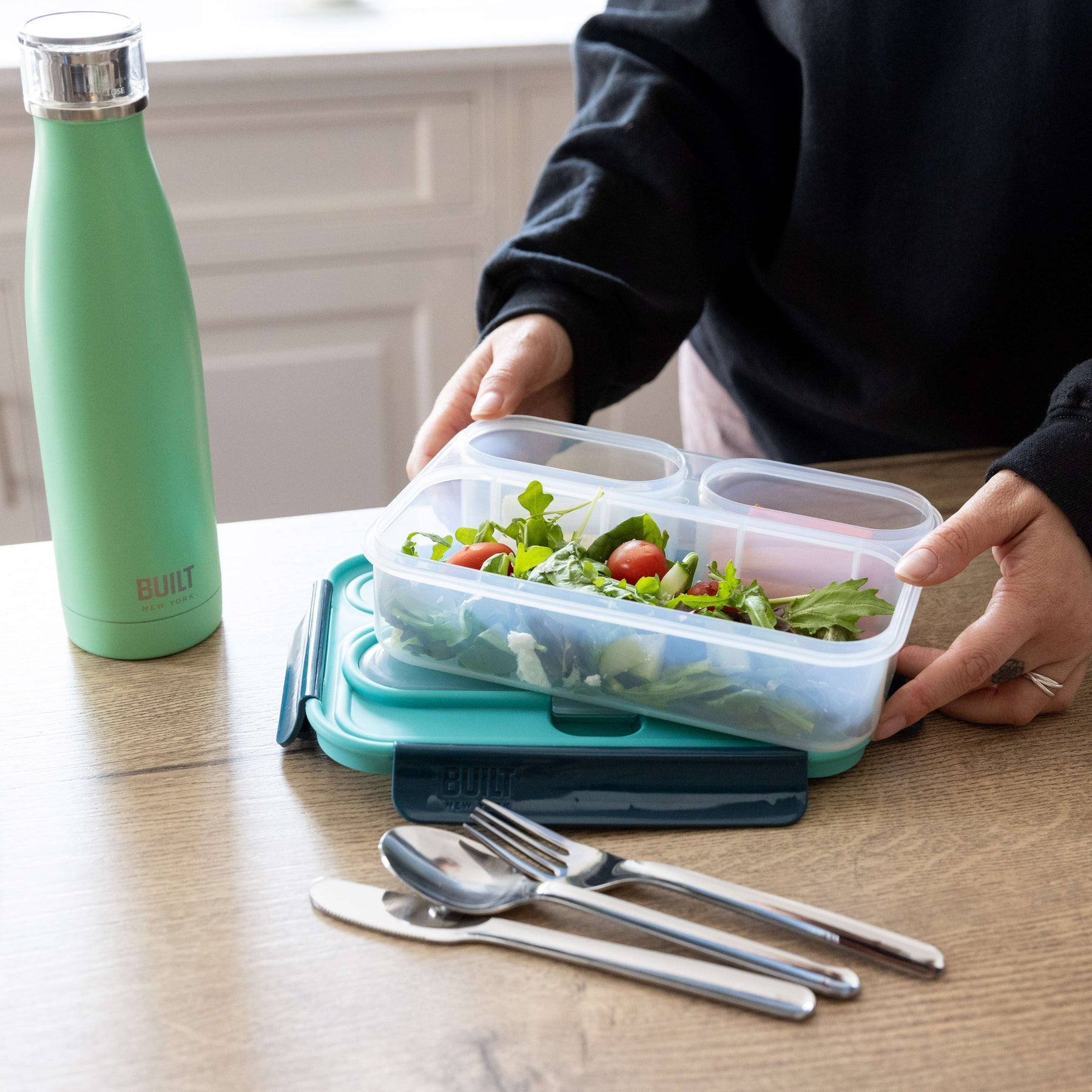 BUILT Retro Lunch Box with Cutlery - 1 L BUILT Retro Lunch Box with Cutlery - 1 L