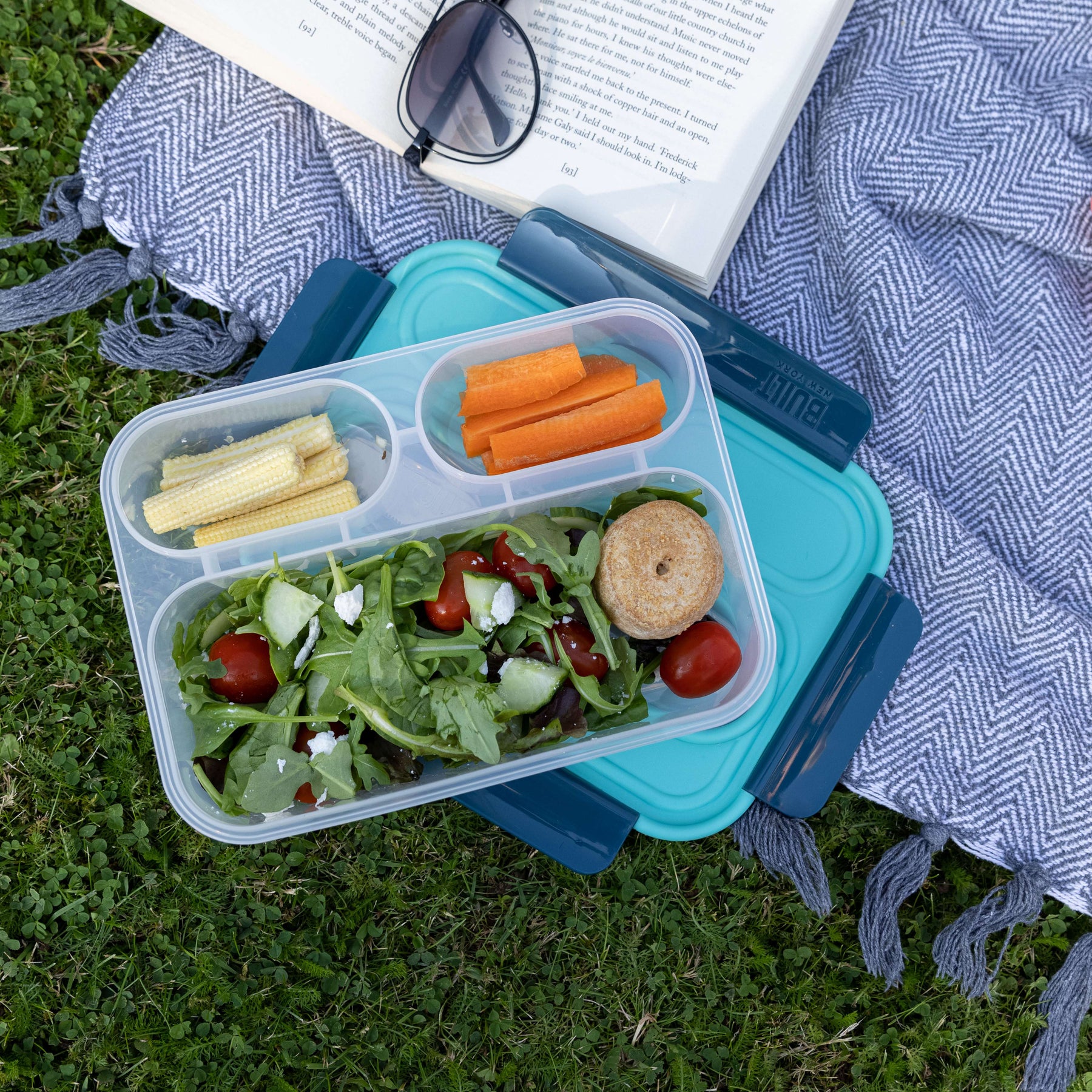 BUILT Retro Lunch Box with Cutlery - 1 L BUILT Retro Lunch Box with Cutlery - 1 L