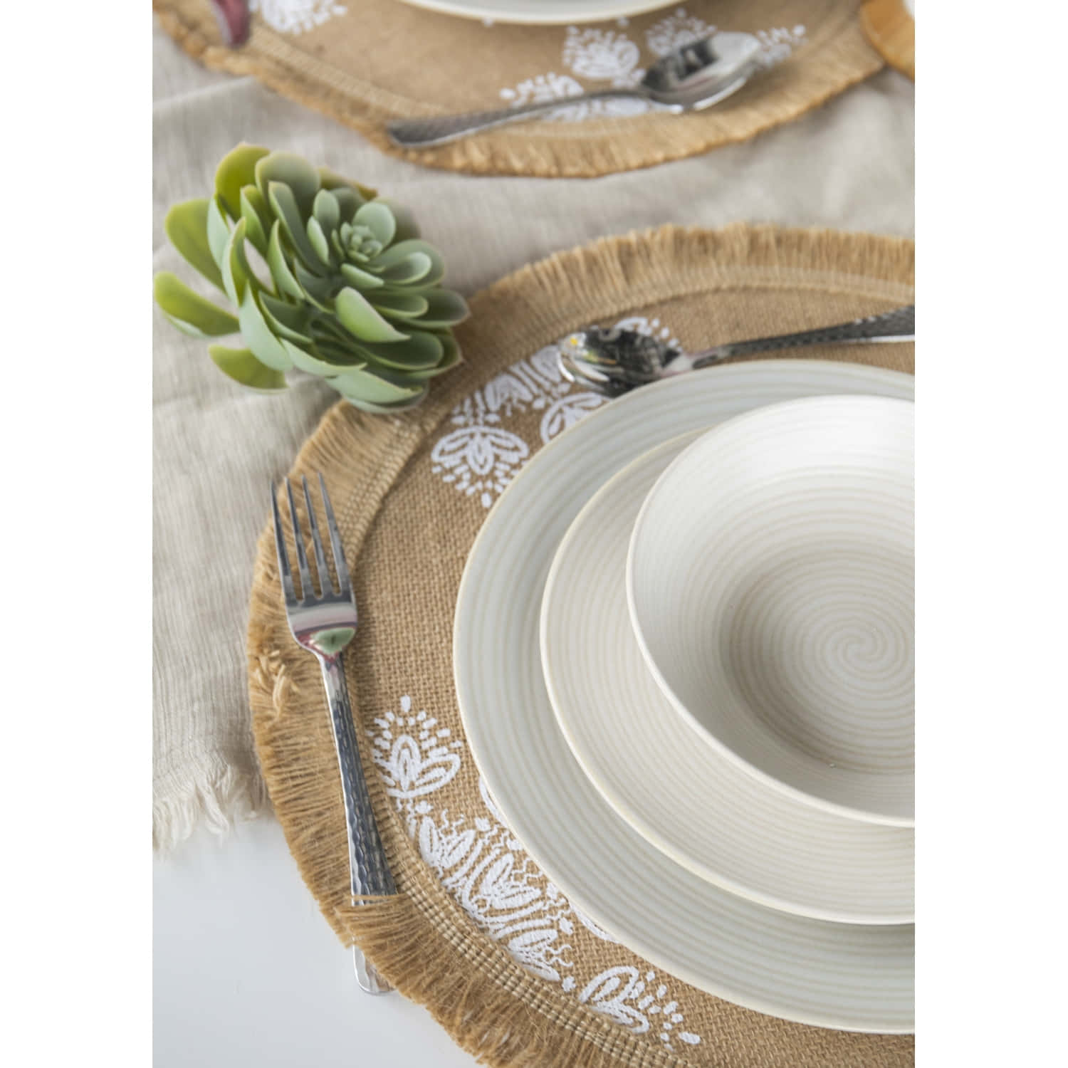 Creative Tops Hessian Jute Patterned Woven Placemats White Leaf Set of 4 42cm Creative Tops Hessian Jute Patterned Woven Placemats White Leaf Set of 4 42cm